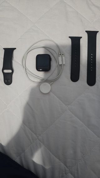 iPhone 11 e Apple Watch SE Nero