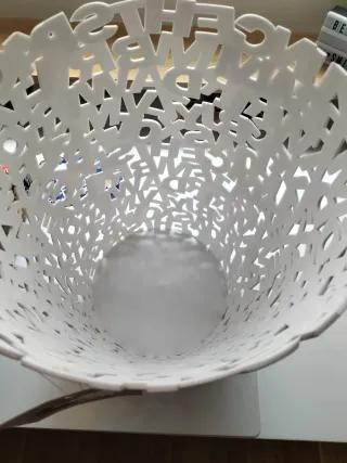Papelera de diseño de letras , nueva.