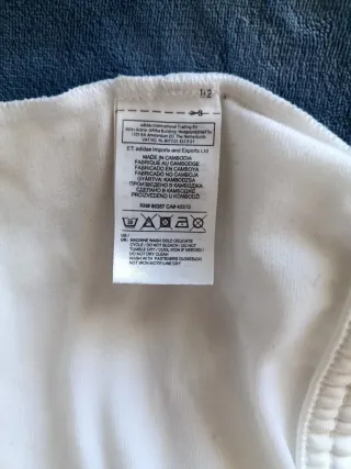 Chaqueta Unisex Adidas Blanca y Negra.