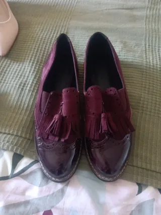 Zapatos de vestir granate con flecos