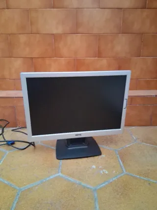 Monitor Benq Plano con Audio Integrado