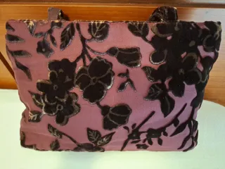 Bolso de terciopelo con flores