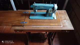 Máquina de coser Alfa antigua