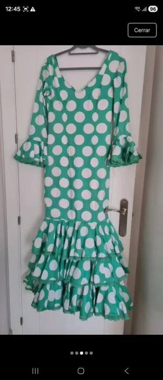 Traje de flamenca verde lunares blancos