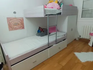 Cama infantil doble con cajones