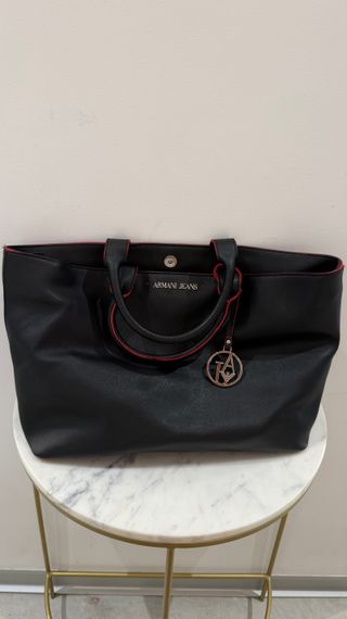 Borsa Armani Jeans nera con dettagli rossi