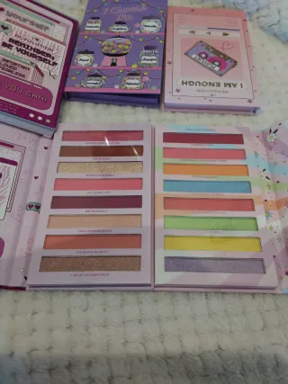 4 Paletas Revolution + regalo Pulsera