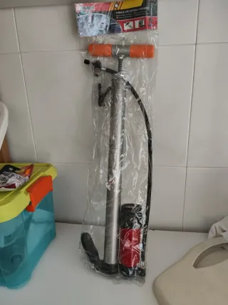 Bomba de aire con pedal y contador
