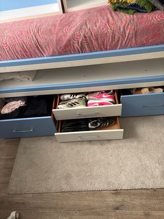 Conjunto 2 camas con estanterías