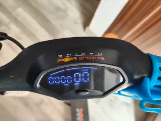 Patinete Eléctrico Red Bull Racing