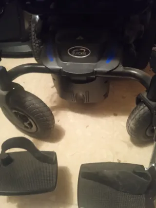 Silla de ruedas eléctrica muy nueva