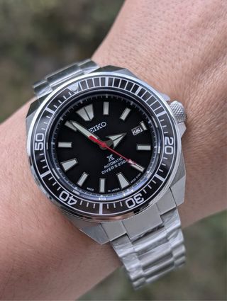 Reloj Seiko Mod tipo Samurai Black Red