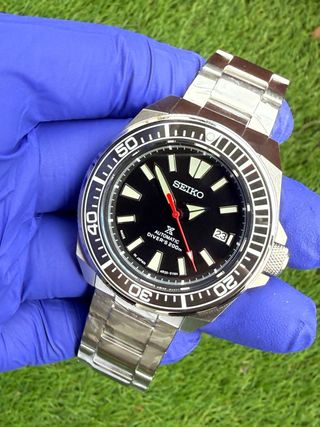 Reloj Seiko Mod tipo Samurai Black Red