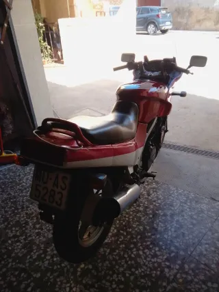 Kawasaki GPZ 500S Roja y Blanca