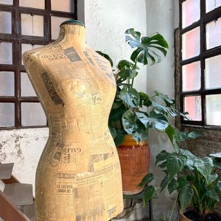 Maniquí de costura antiguo