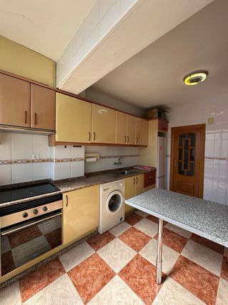 Habitacion con balcón en alquiler en Gandia.