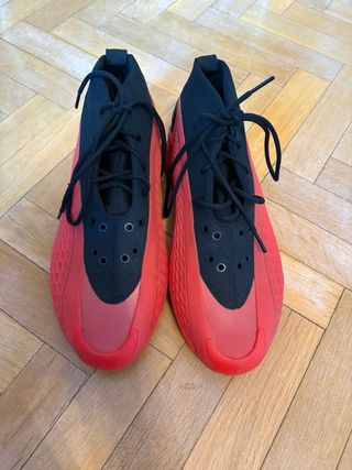 Zapatillas Anthony Edward Rojas y Negras