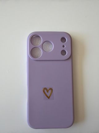 Funda iPhone 17 Pro Morada Corazón Dorado