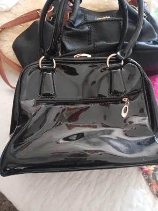 Bolso de mano negro charol