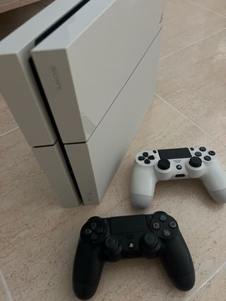 PS4 Blanca + 2 Mandos + Juegos