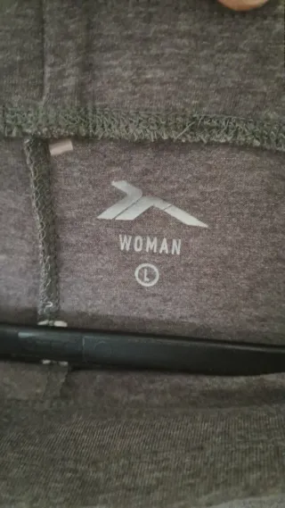 Mallas grises sin estrenar.