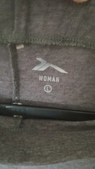 Mallas grises sin estrenar.