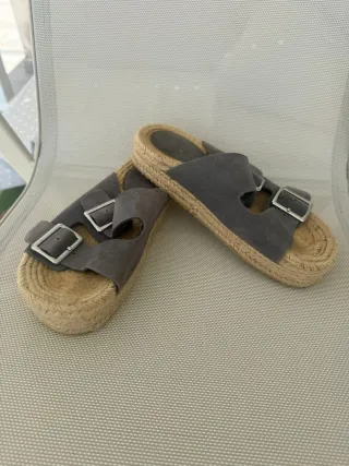 Sandalias grises esparto plataforma
