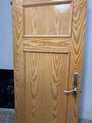 Puerta de madera interior