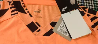 Camiseta training del Valencia CF. Talla XL