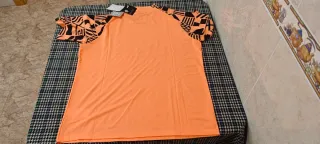 Camiseta training del Valencia CF. Talla XL