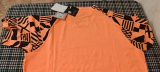 Camiseta training del Valencia CF. Talla XL
