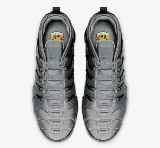 Nike TN Air Max Plus Gris Negro