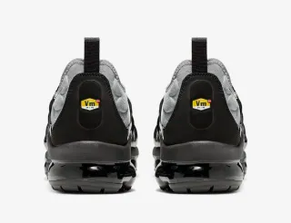 Nike TN Air Max Plus Gris Negro