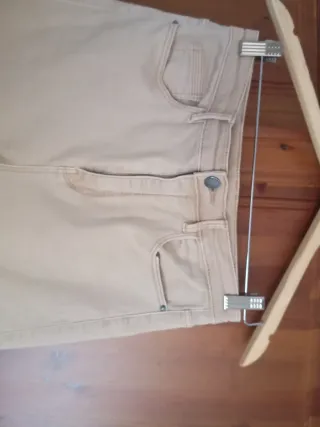 Pantalón cargo beige Stradivarius
