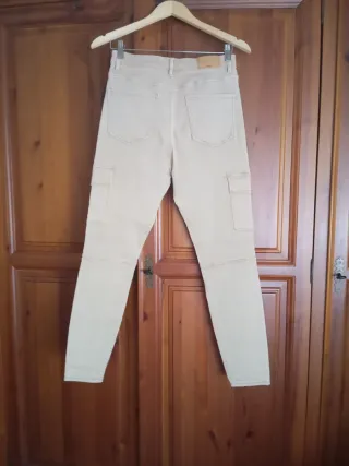 Pantalón cargo beige Stradivarius