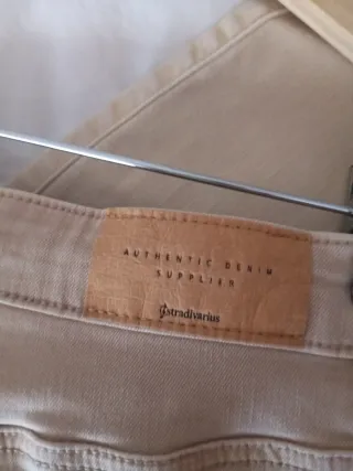 Pantalón cargo beige Stradivarius