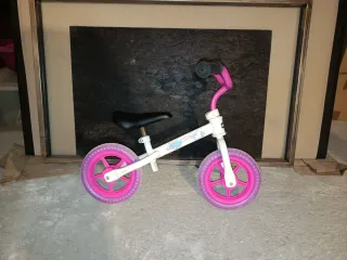 Bicicleta infantil sin pedales rosa