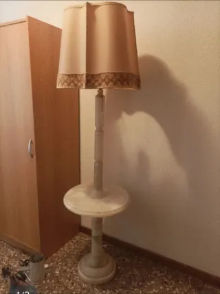 Lámpara de pie de mármol