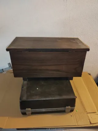 Arca de madera tallada