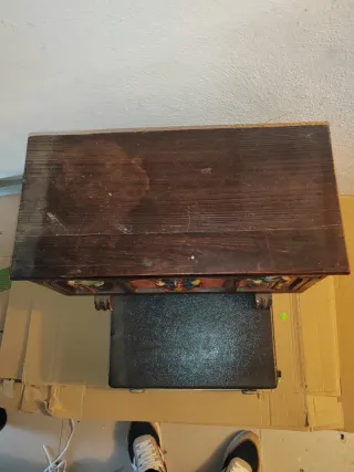 Arca de madera tallada