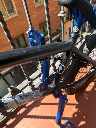 BMX Subrosa Negra con 4 Pegs