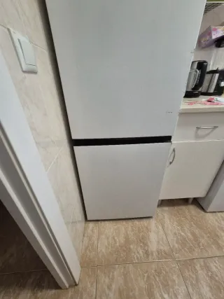 Nevera Hisense Combi Funciona bien