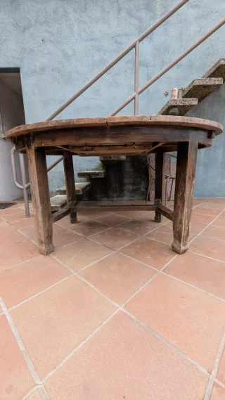 Mesa redonda de madera maciza