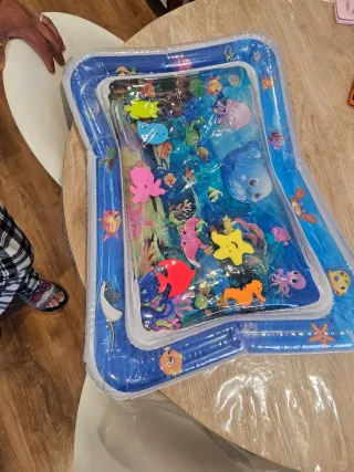 Colchoneta inflable para bebés con animales marino
