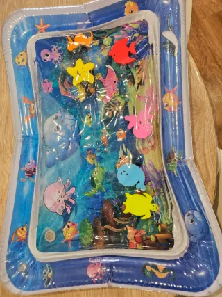 Colchoneta inflable para bebés con animales marino