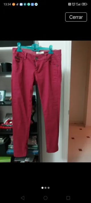 Pantalón vaquero rojo