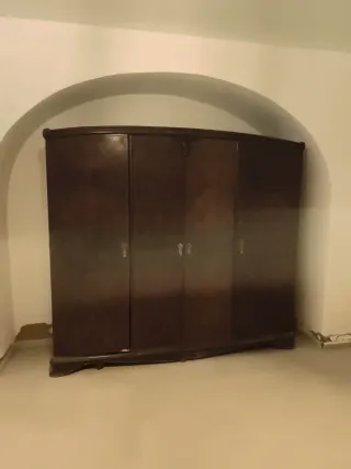 Armario antiguo de madera