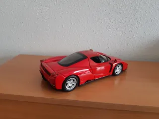 Ferrari Enzo Hot Wheels 1:18
