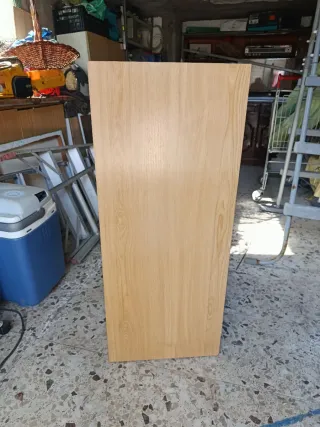 Armario de madera con dos puertas
