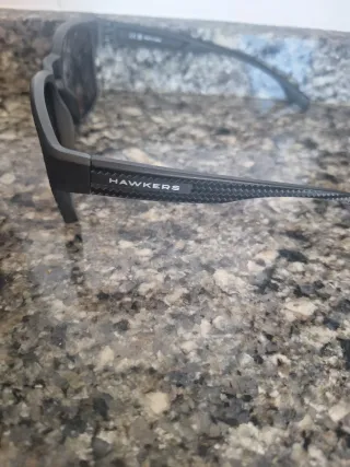 Gafas de Sol Hawkers Negras y Rojas
